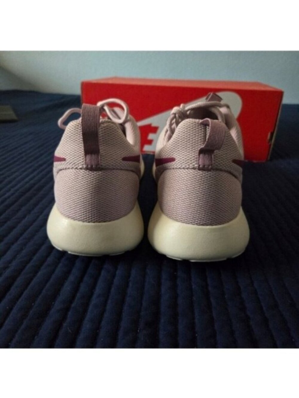 Nike Roshe One Women Size 11 Plum Chaulk True Berry 072026 - Picture 9 of 12
